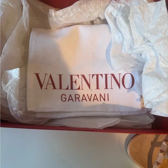 Valentino Garavani Women's Nude/Pink Tonal Rockstud Sandal Block Heels - Picture 15 of 17